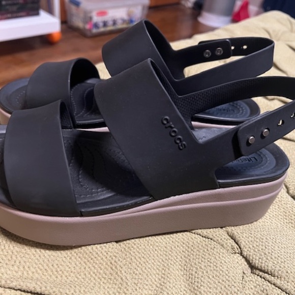 Crocs Brooklyn Low Wedge Sandal - Picture 5 of 12